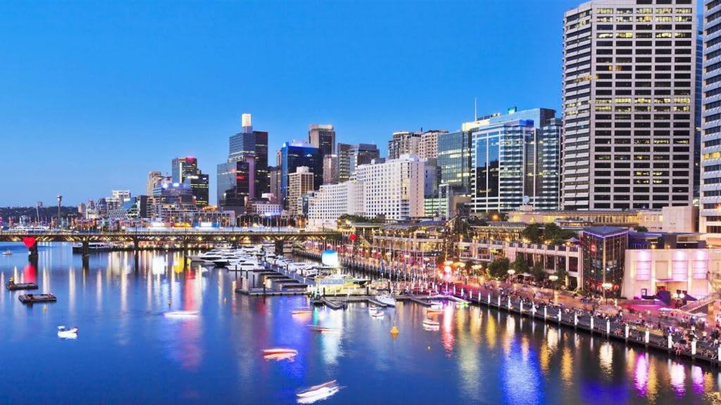 Stylish 4-Bed Loft in Manly Walk to Beach & Ferry
