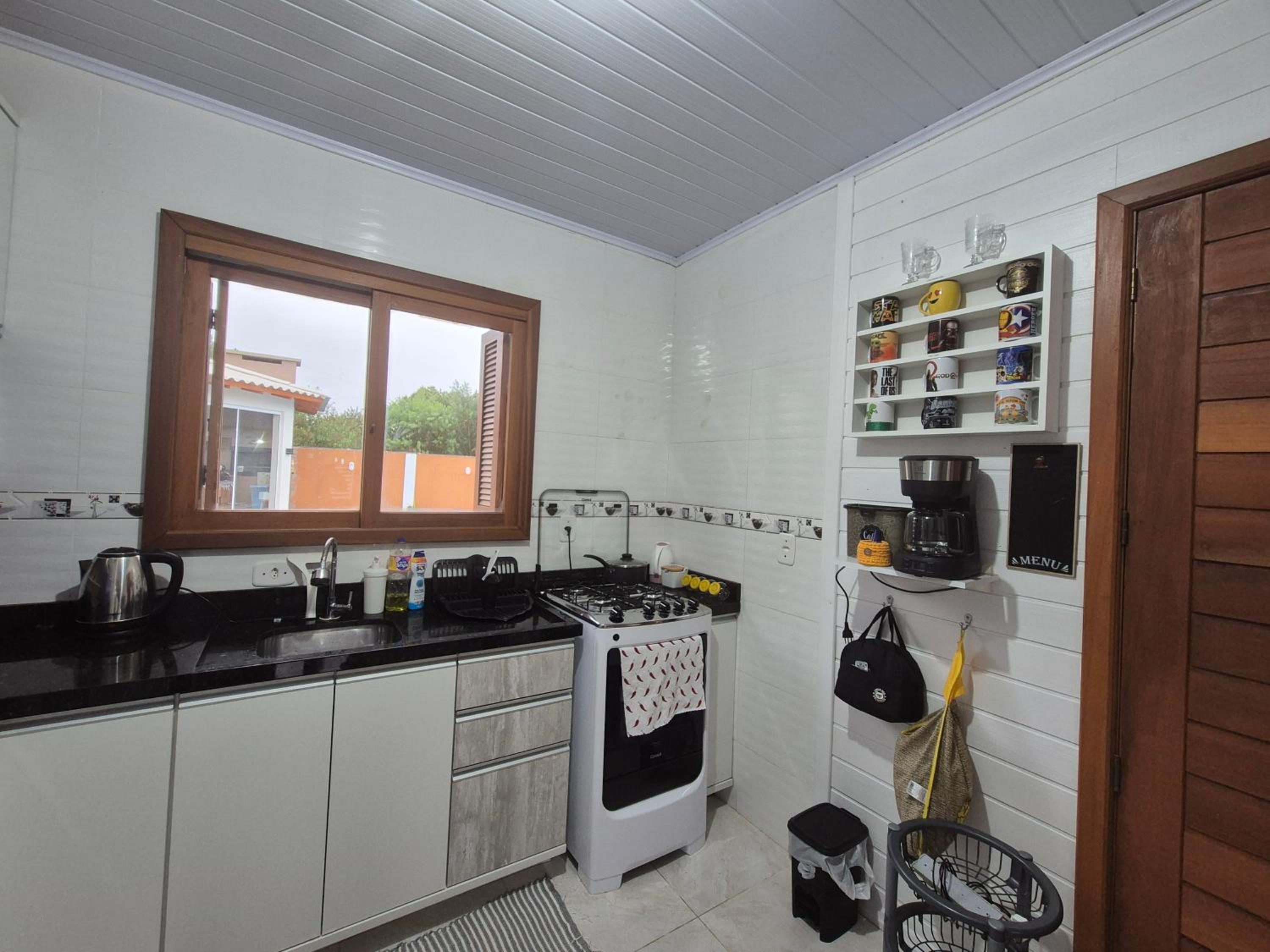 Casa com Piscina, Quiosque, Próximo ao Mar