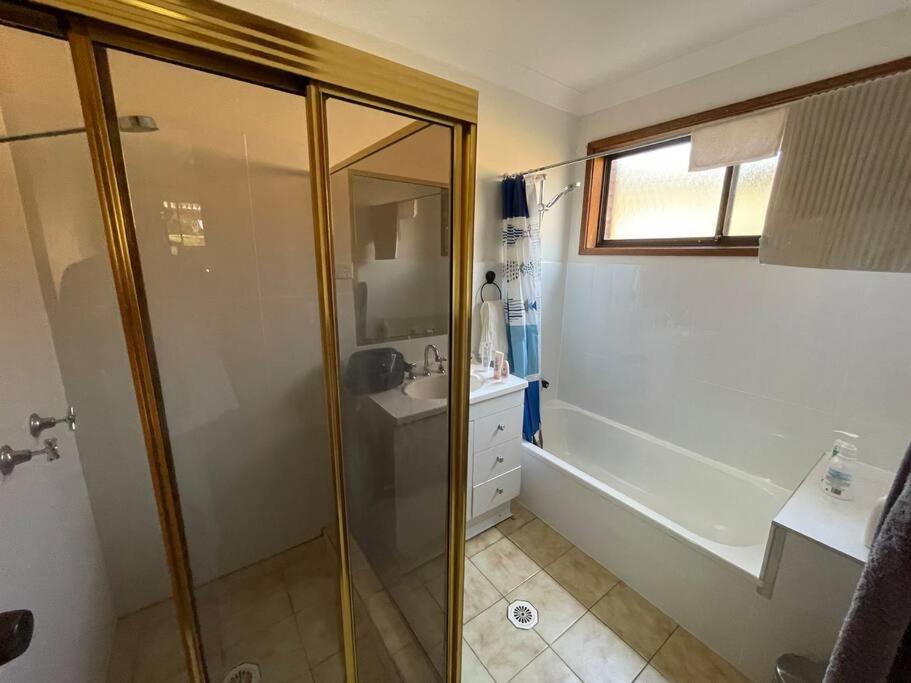 House in Ulladulla-Short walk to Harbour and shops