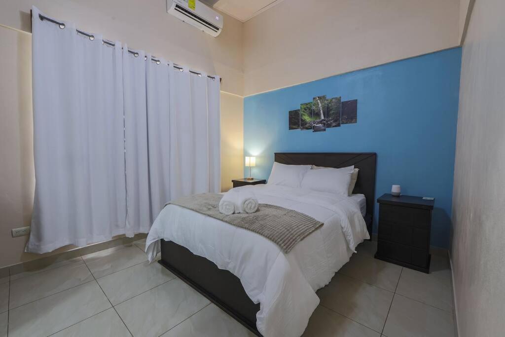 La Casa Amarilla