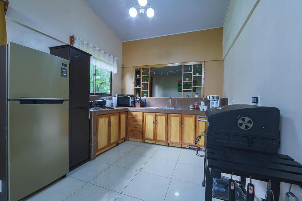 La Casa Amarilla