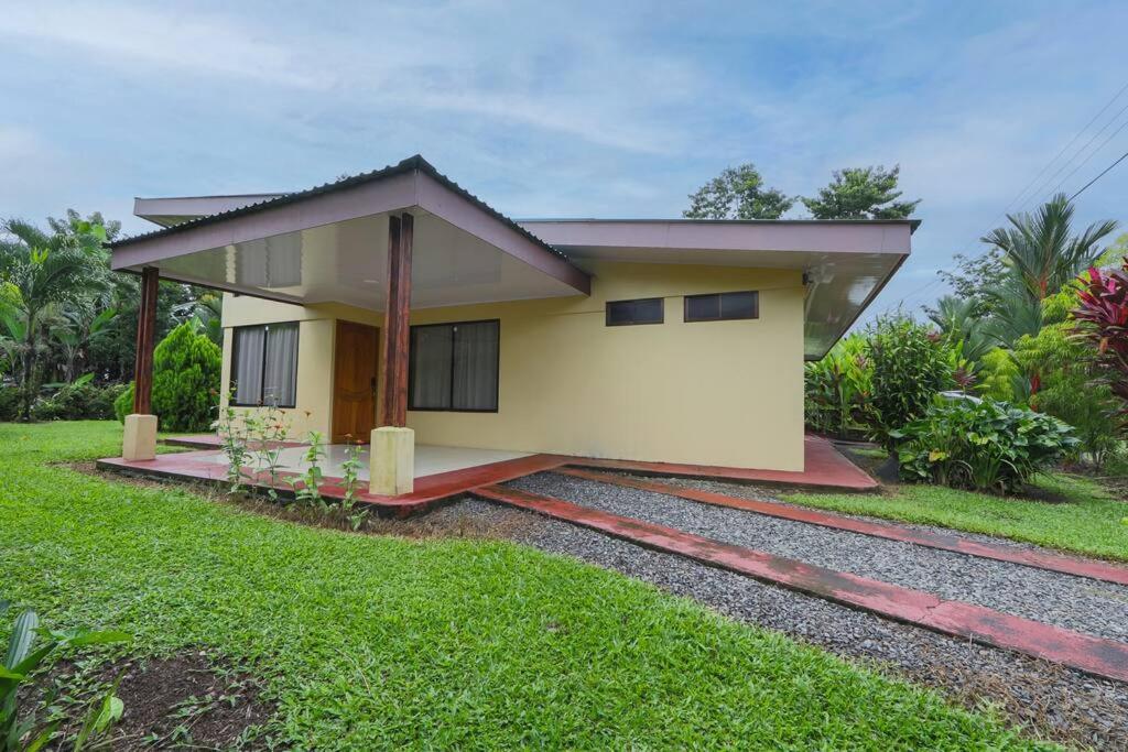 La Casa Amarilla