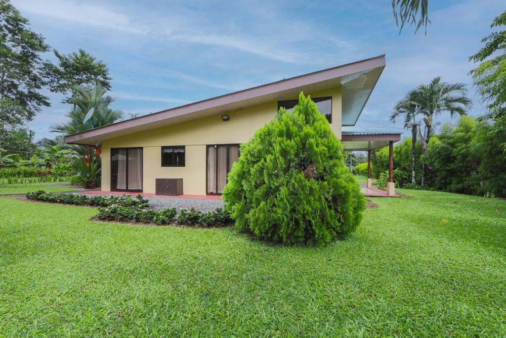 La Casa Amarilla