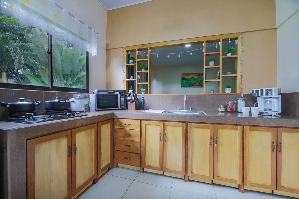 La Casa Amarilla