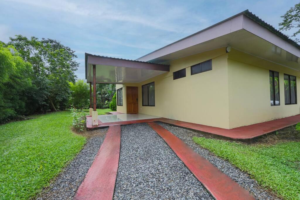 La Casa Amarilla