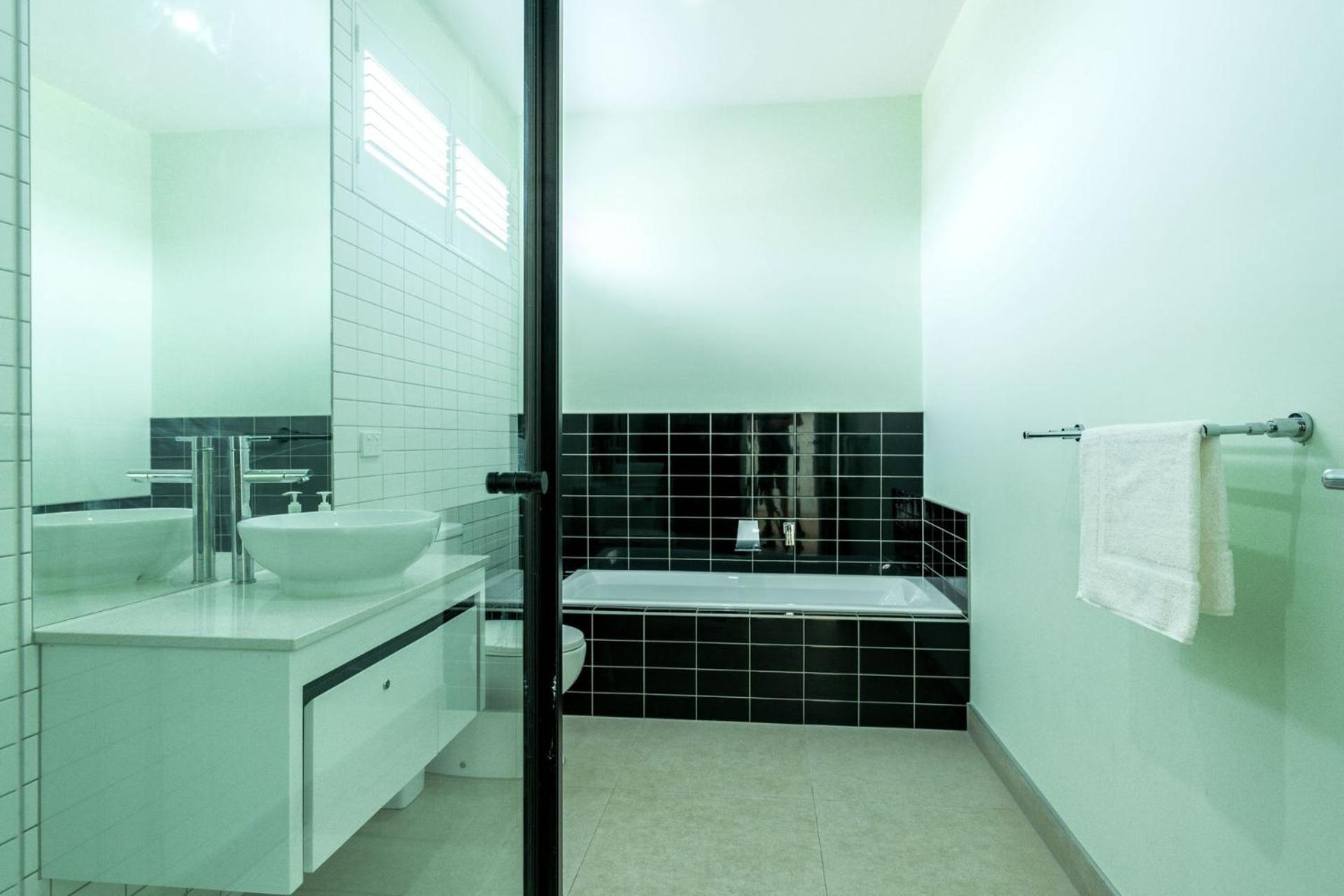 Newly built with WiFi & Healthclub, pool & gym access