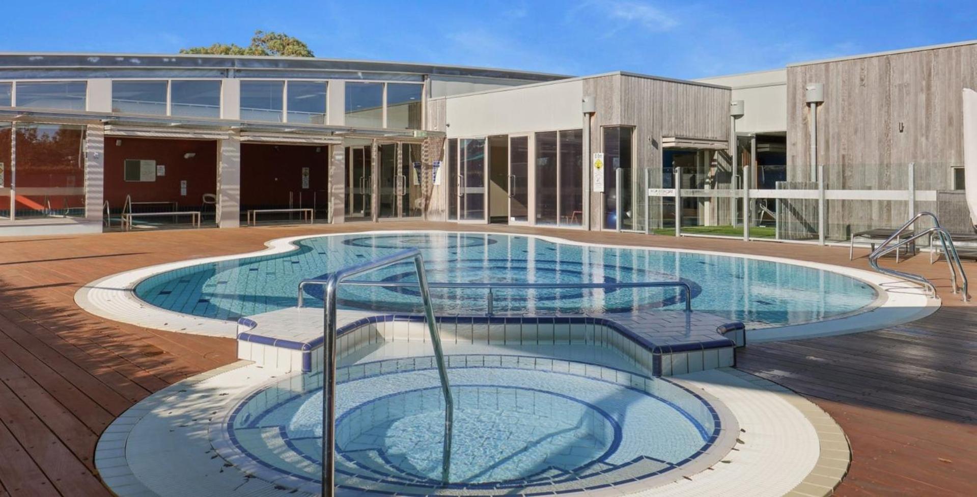 Newly built with WiFi & Healthclub, pool & gym access