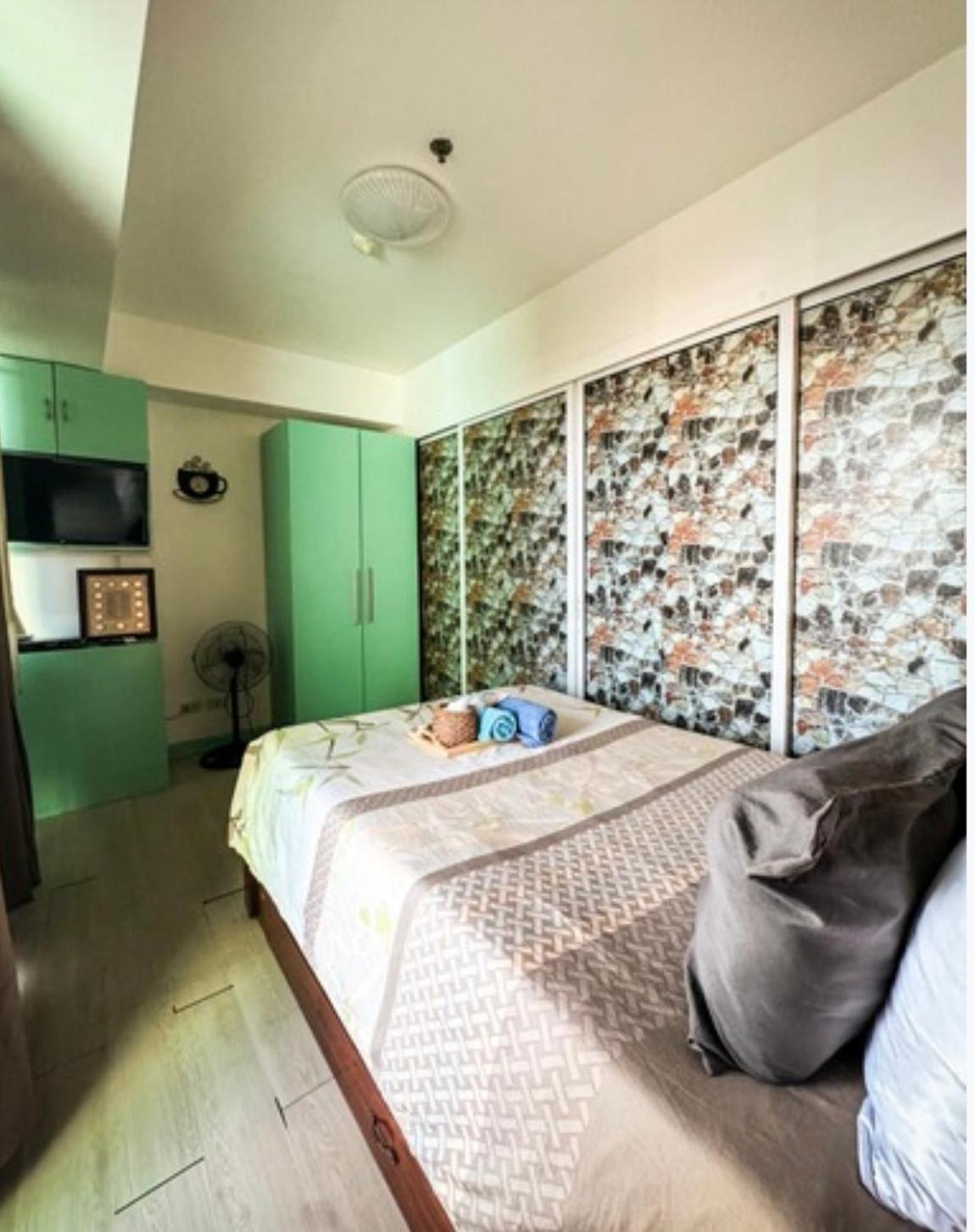 1 Bedroom Apartment with balkony in Azure Urban Resort view 4