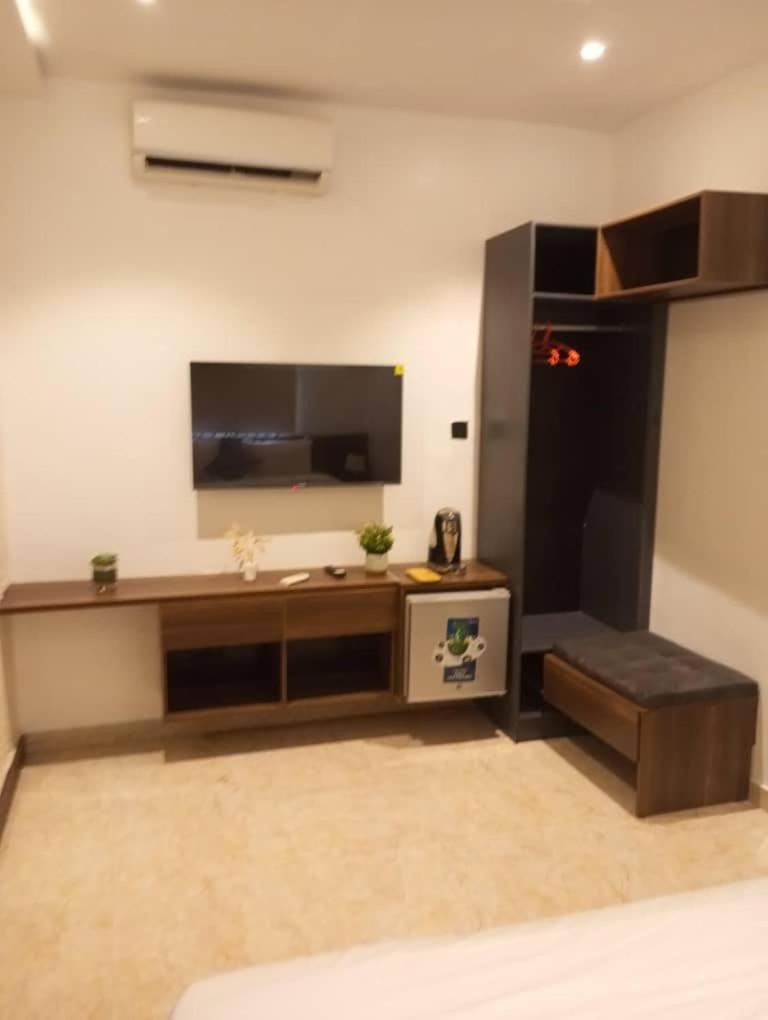 Enzo Apartments, Suites & Pods