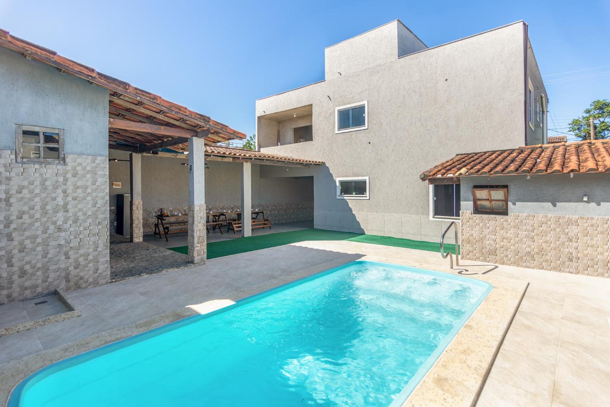 Casa de Praia com Piscina Aquecida e 4 Suítes e garagem 3 carros, 800 mtrs da praia internet 700 mbps, condomínio privado com pista de skate , quadra de fu