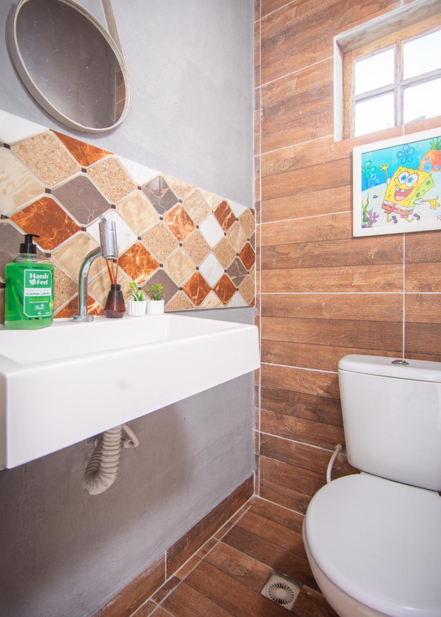 Casa de Praia com Piscina Aquecida e 4 Suítes e garagem 3 carros, 800 mtrs da praia internet 700 mbps, condomínio privado com pista de skate , quadra de fu
