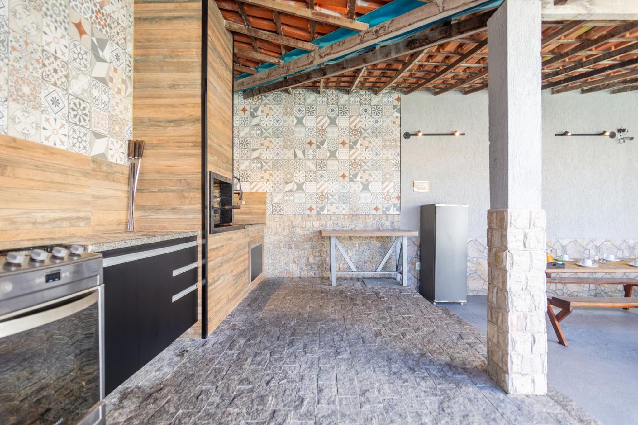 Casa de Praia com Piscina Aquecida e 4 Suítes e garagem 3 carros, 800 mtrs da praia internet 700 mbps, condomínio privado com pista de skate , quadra de fu
