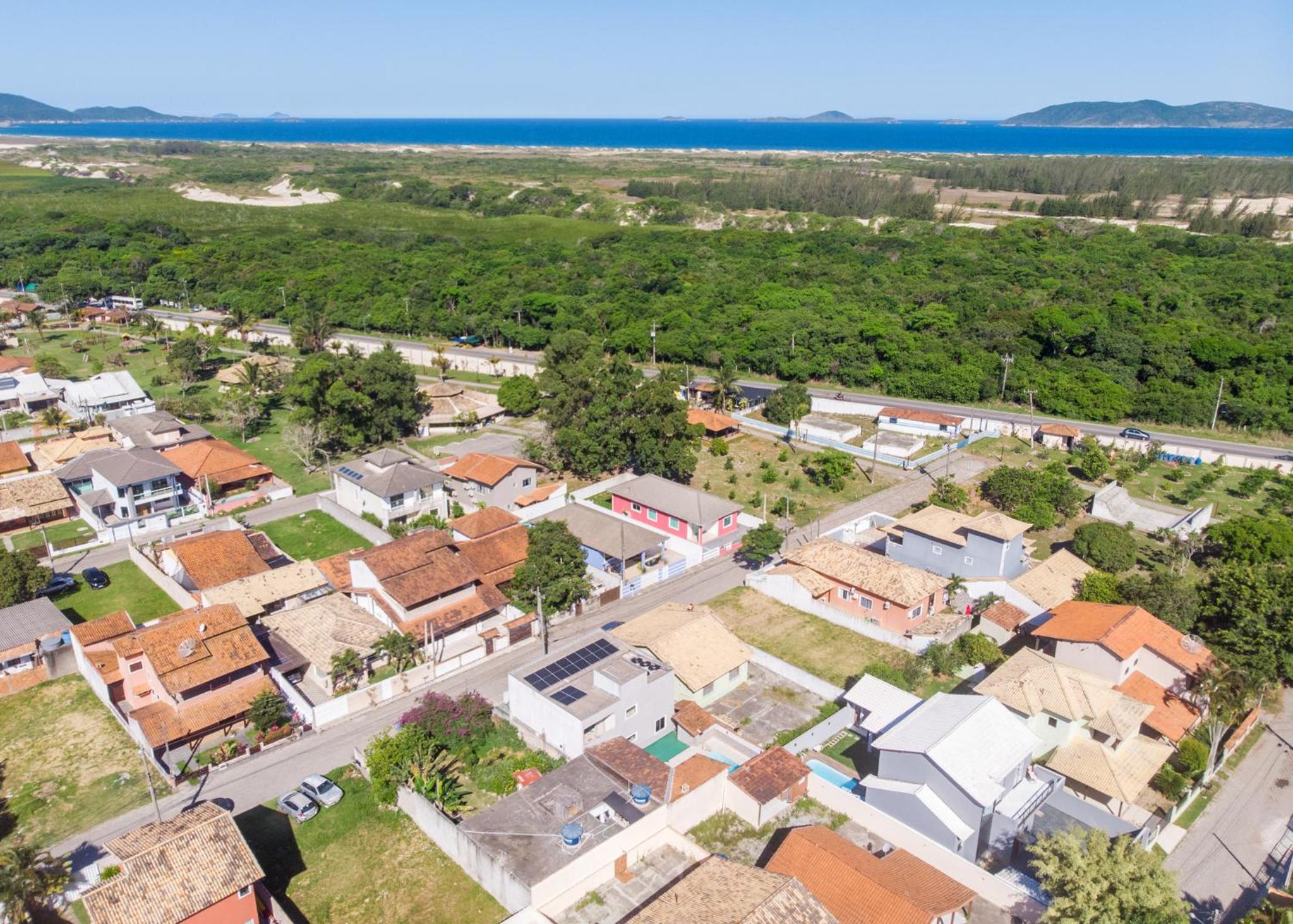 Casa de Praia com Piscina Aquecida e 4 Suítes e garagem 3 carros, 800 mtrs da praia internet 700 mbps, condomínio privado com pista de skate , quadra de fu