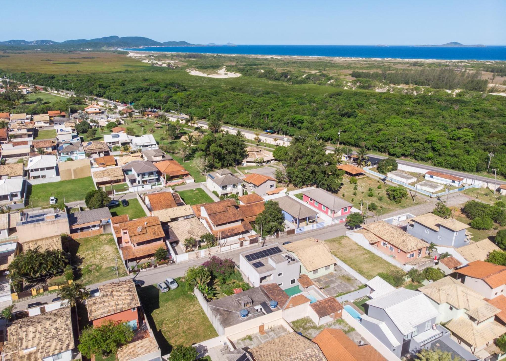 Casa de Praia com Piscina Aquecida e 4 Suítes e garagem 3 carros, 800 mtrs da praia internet 700 mbps, condomínio privado com pista de skate , quadra de fu