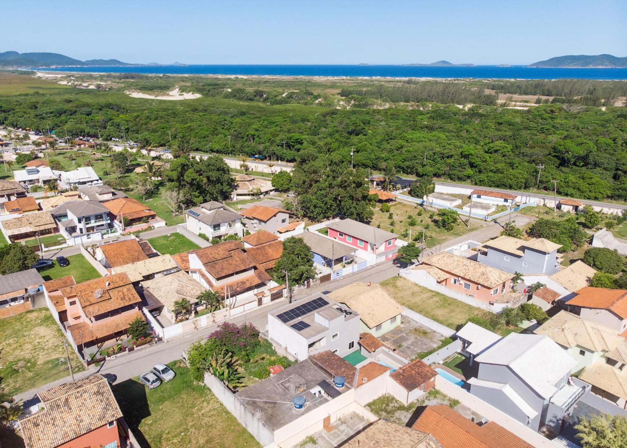 Casa de Praia com Piscina Aquecida e 4 Suítes e garagem 3 carros, 800 mtrs da praia internet 700 mbps, condomínio privado com pista de skate , quadra de fu