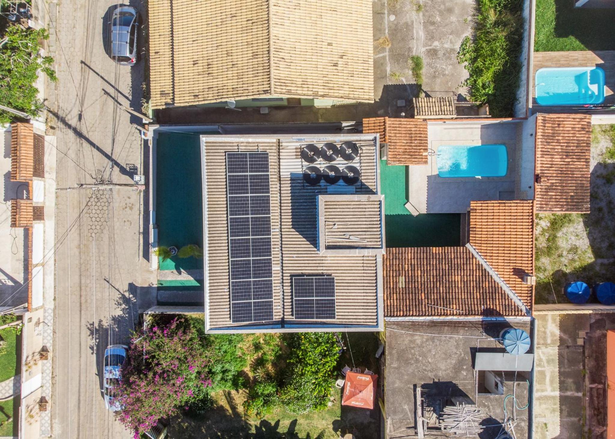 Casa de Praia com Piscina Aquecida e 4 Suítes e garagem 3 carros, 800 mtrs da praia internet 700 mbps, condomínio privado com pista de skate , quadra de fu