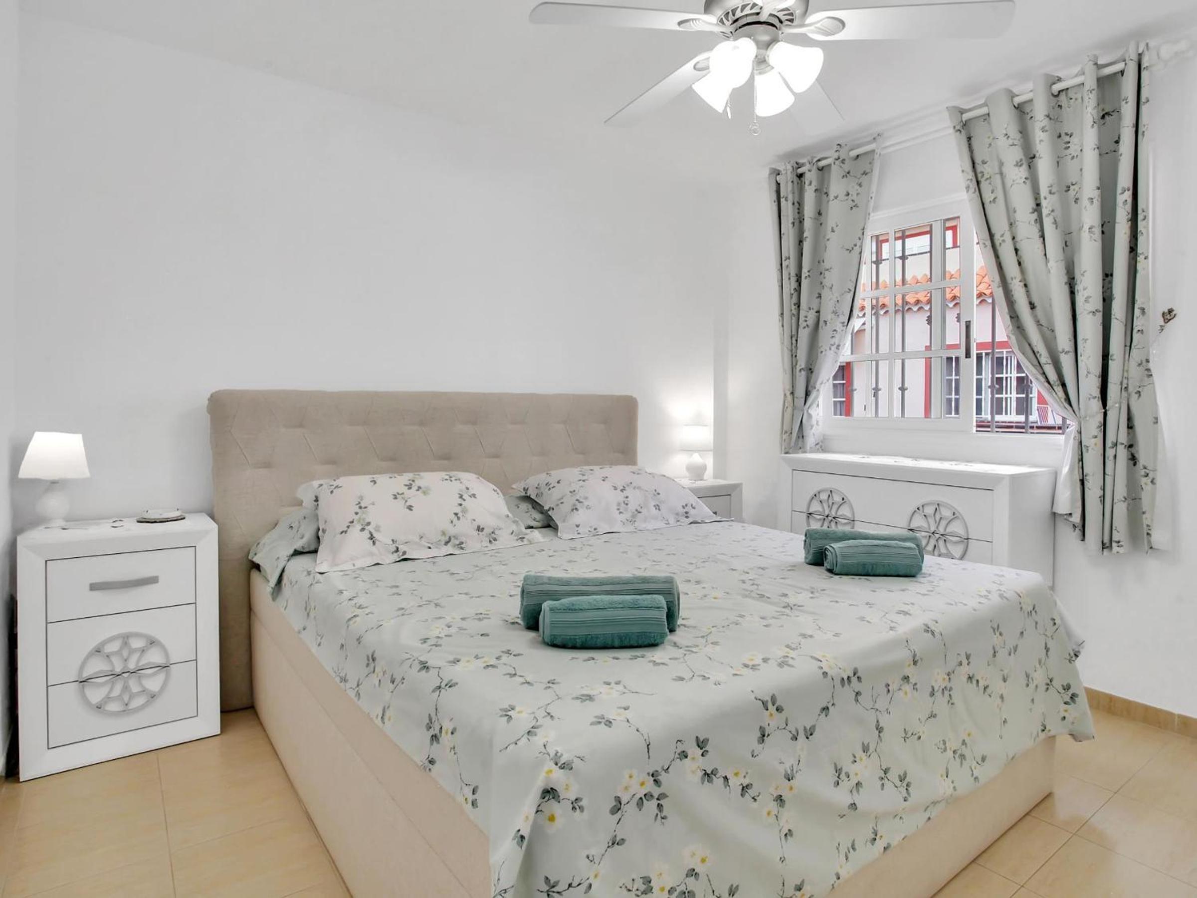 Ático de lujo con gran terraza, piscina climatizada y parking en Los Cristianos - ES-347-4 view 4