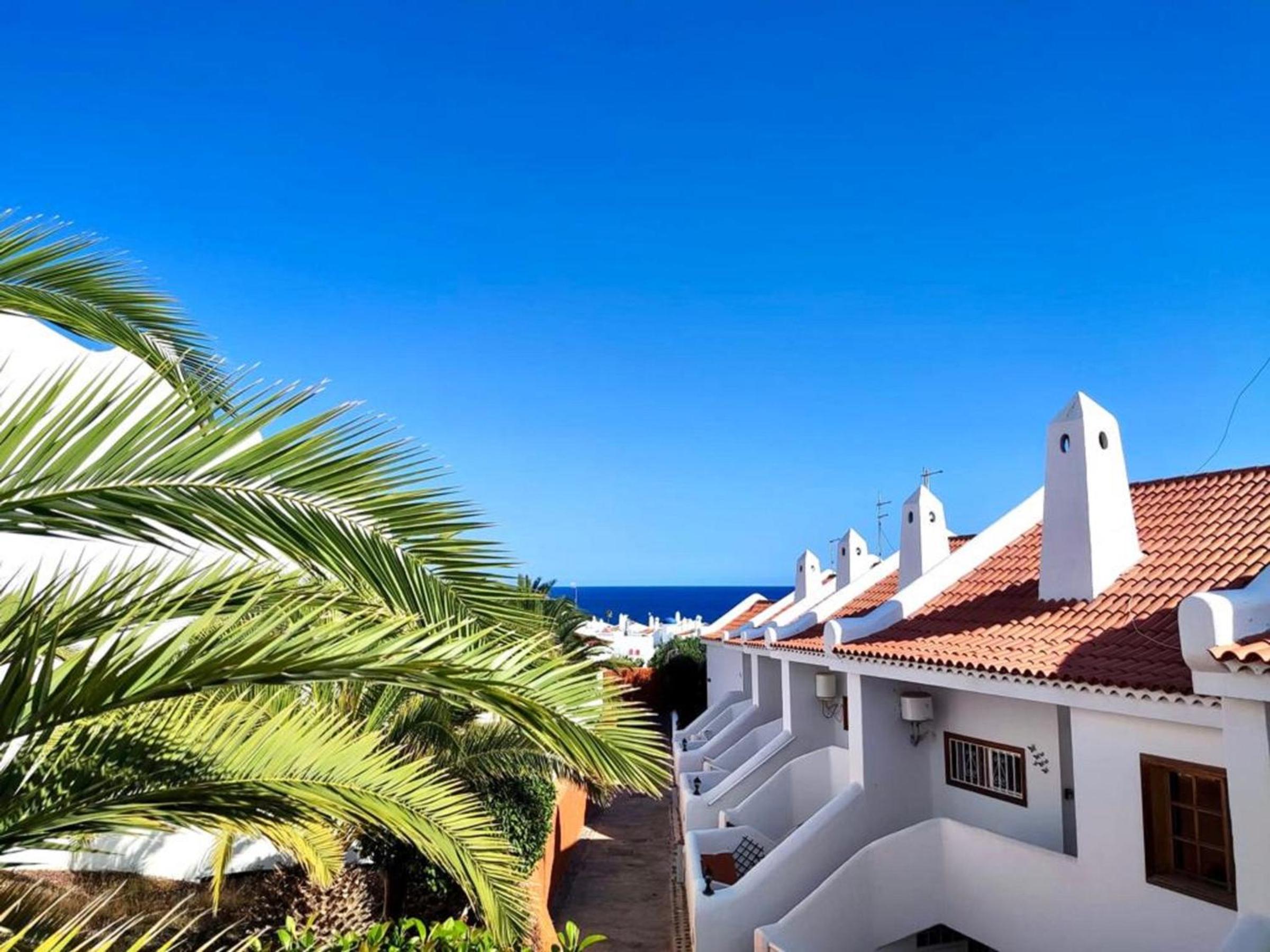 Apartamento renovado con gran terraza, Wi-Fi rápido, TV satélite - ES-347-10 view 2