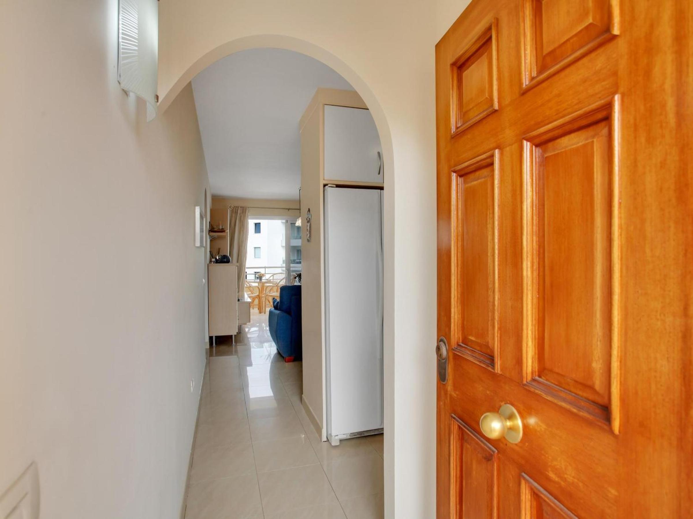 Apartamento tranquilo con terraza, piscina y fibra óptica - ES-347-18 view 4