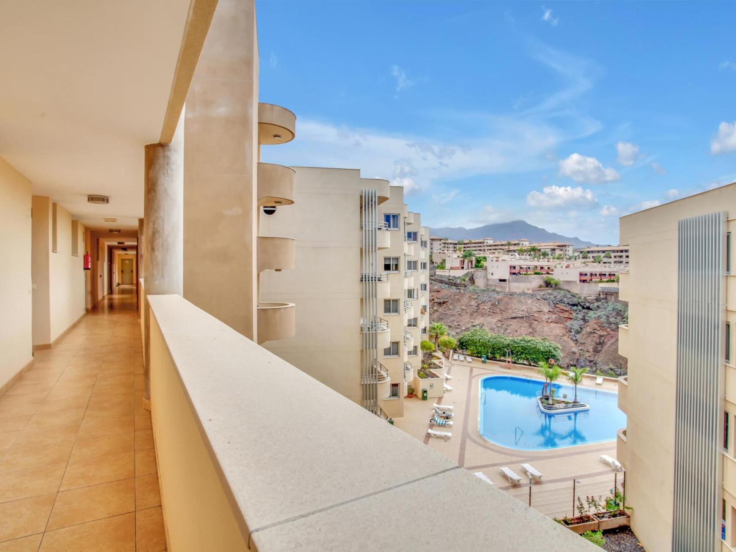 Apartamento tranquilo con terraza, piscina y fibra óptica - ES-347-18 view 5