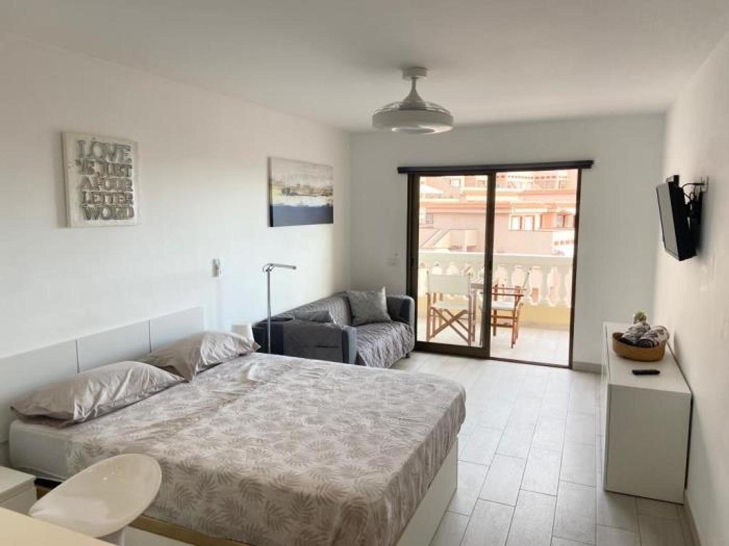 Estudio moderno con piscina climatizada y parking en Los Cristianos - ES-347-30 view 2