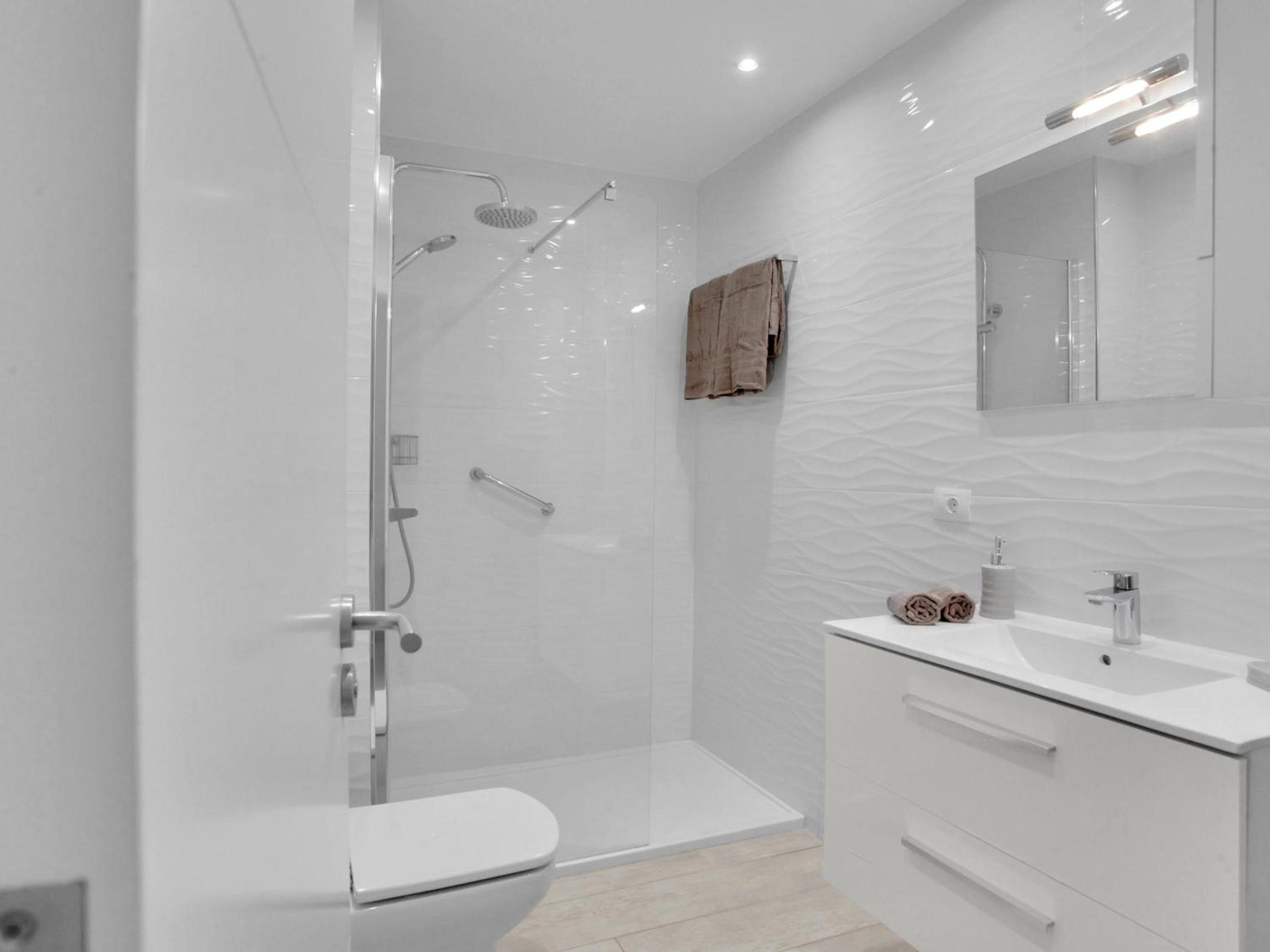 Apartamento frente al mar con piscina, parking y WiFi - ES-347-35 view 5