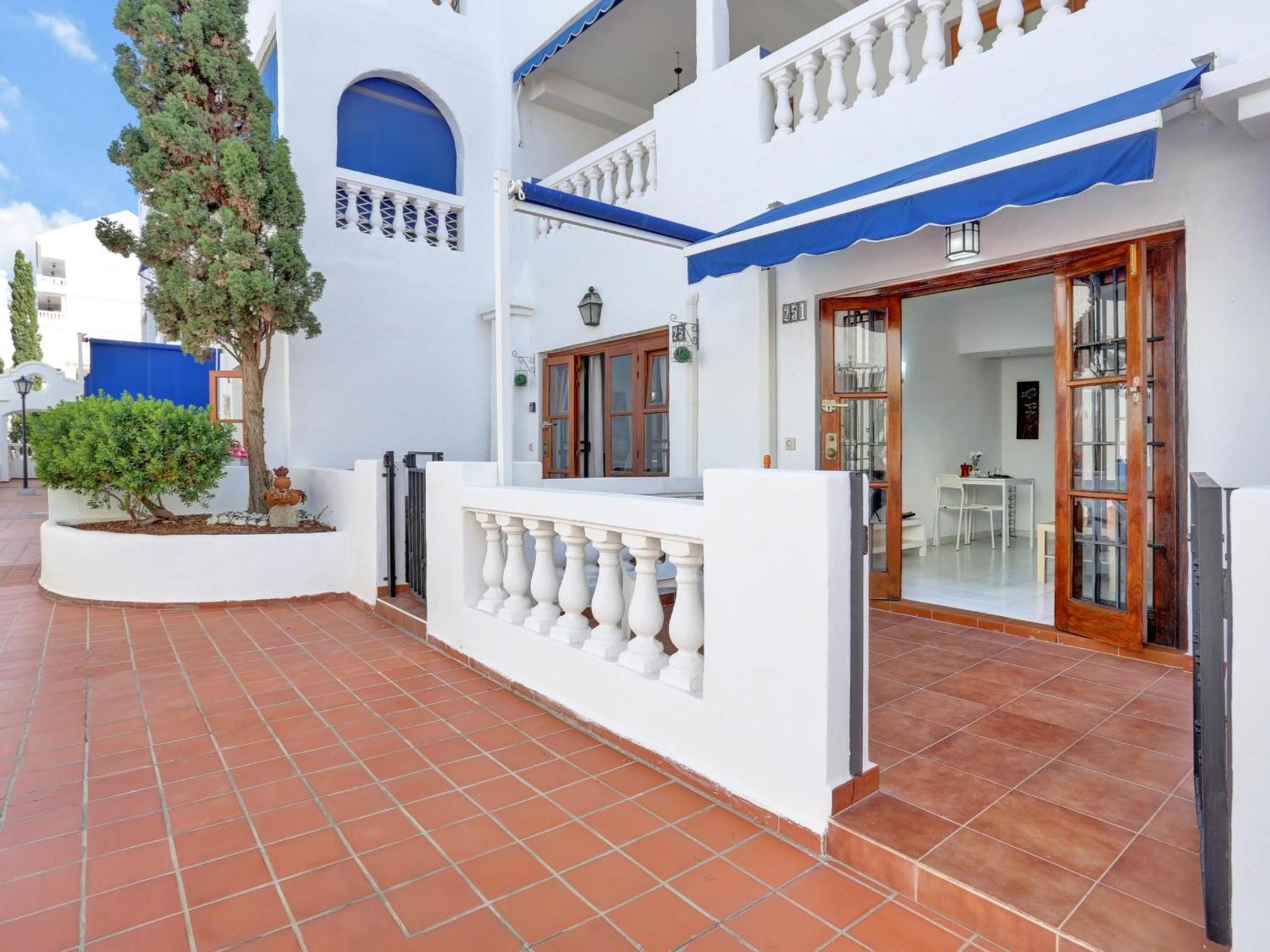 Amplio Estudio Los Cristianos, piscina climatizada, Wi-Fi, aire acondicionado - ES-347-25 view 4