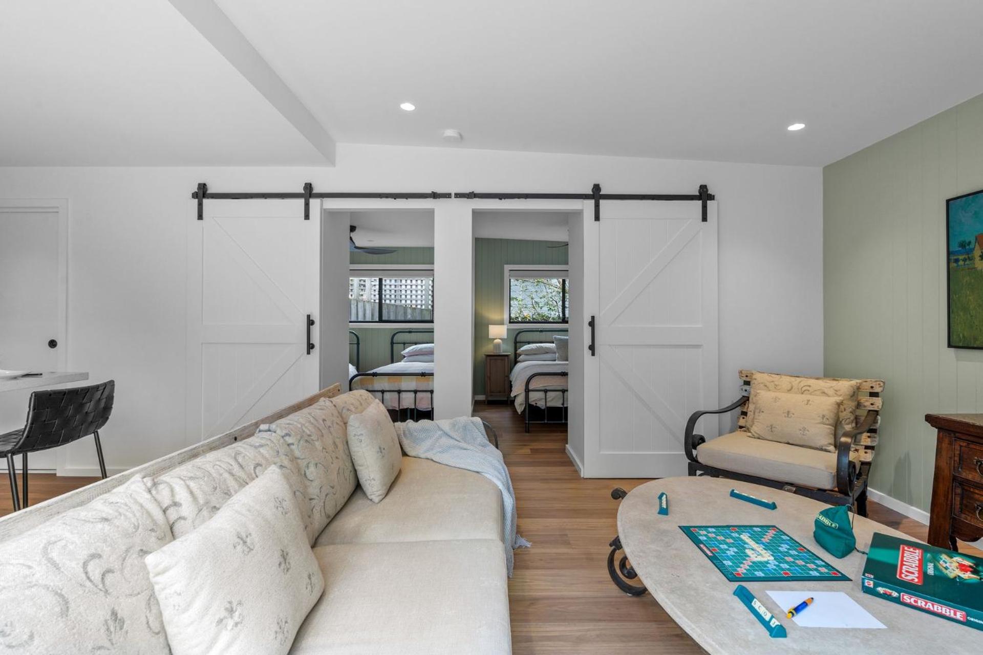 Ankers at Mollymook - spacious beach retreat