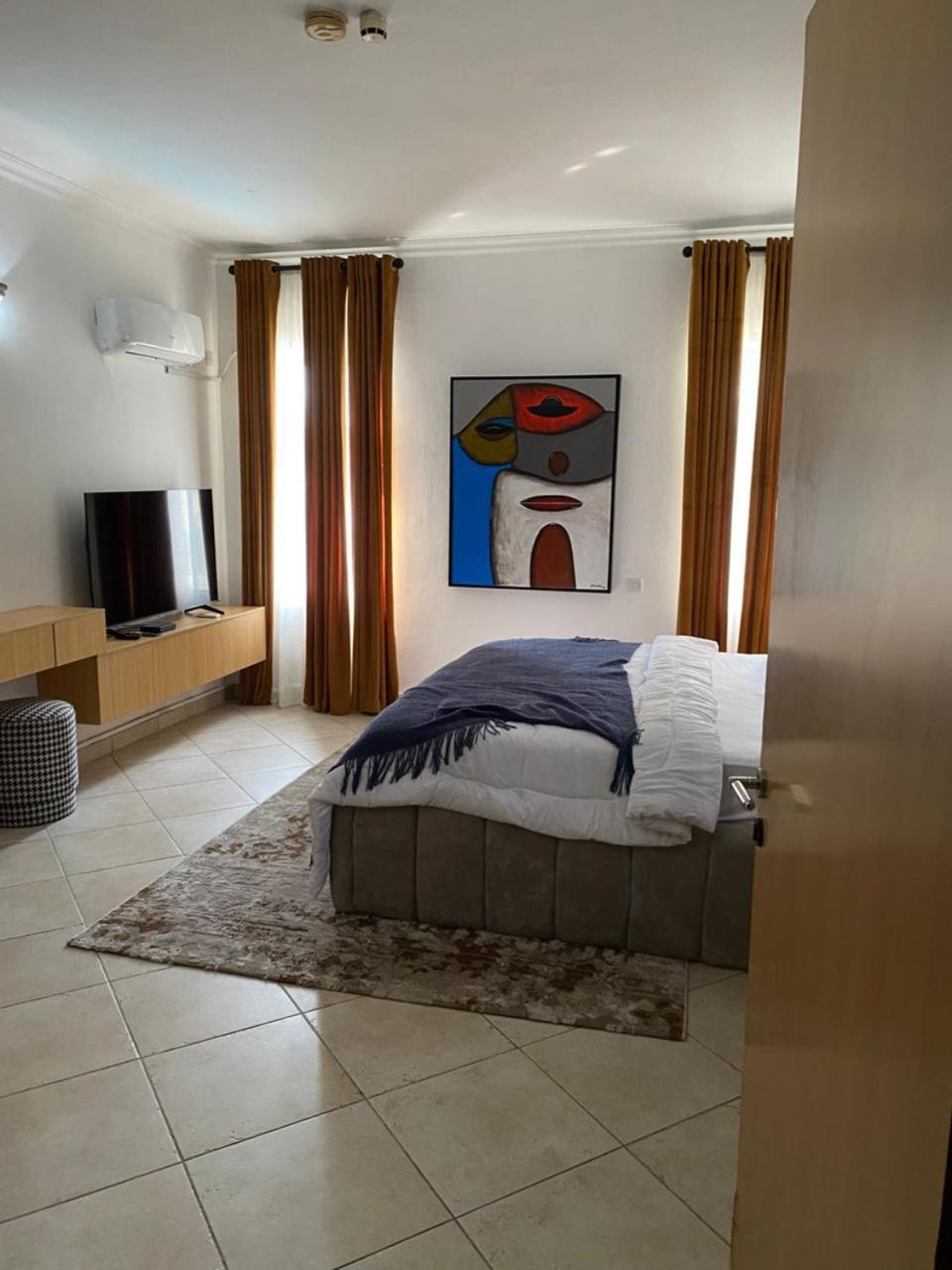 Enzo Apartments, Suites & Pods