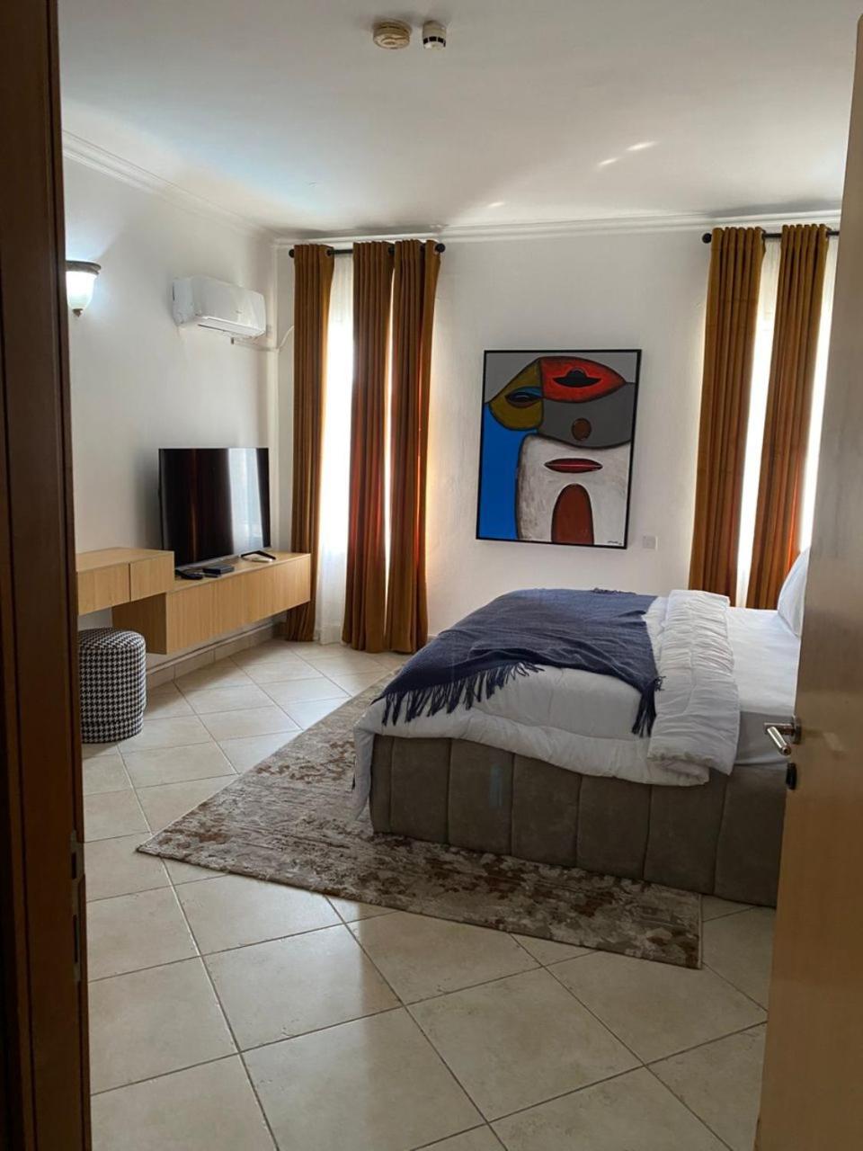 Enzo Apartments, Suites & Pods