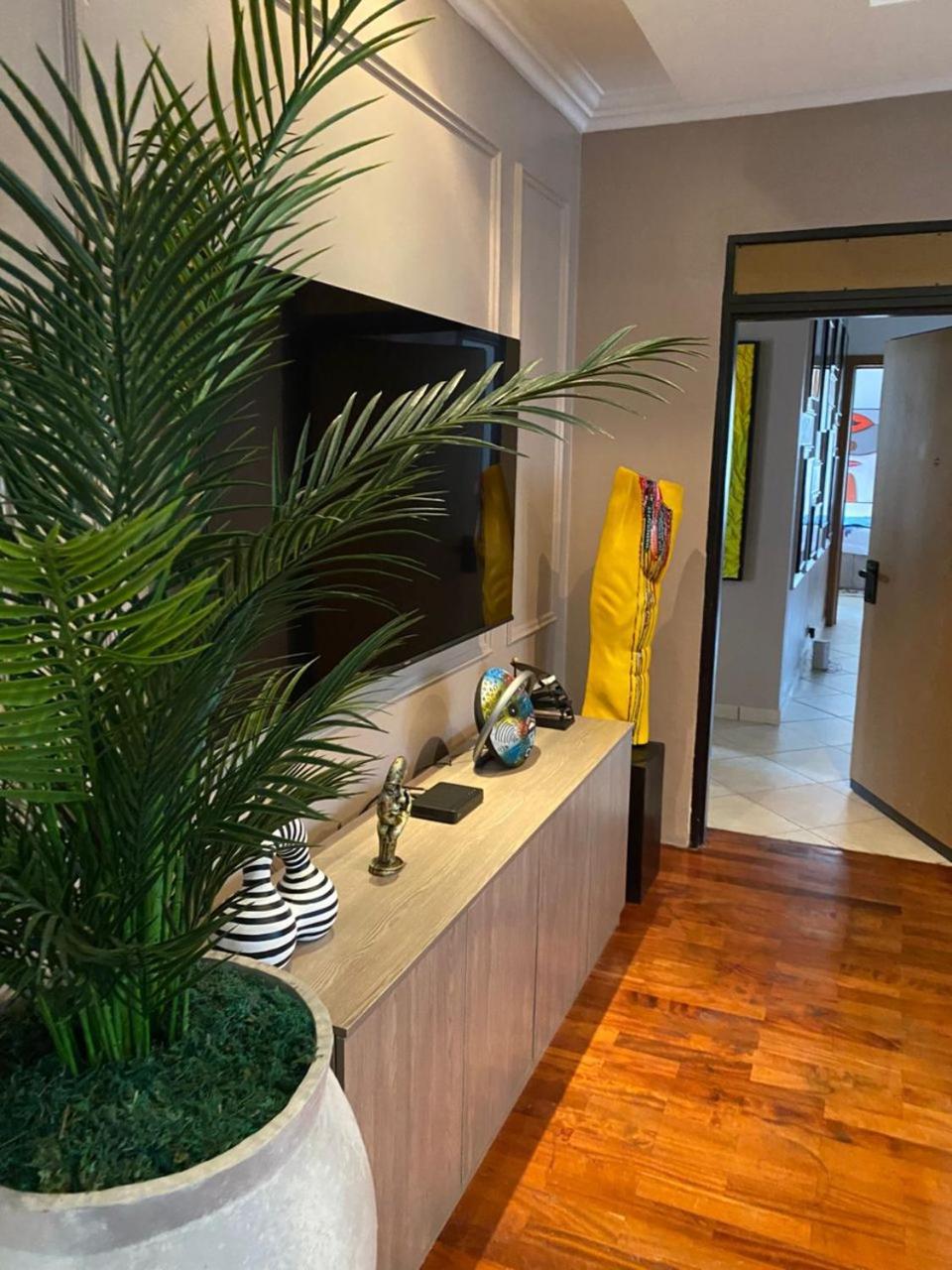 Enzo Apartments, Suites & Pods