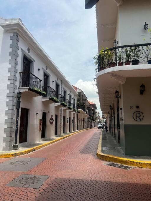 Balcony Life in The Heart of Casco Viejo view 4