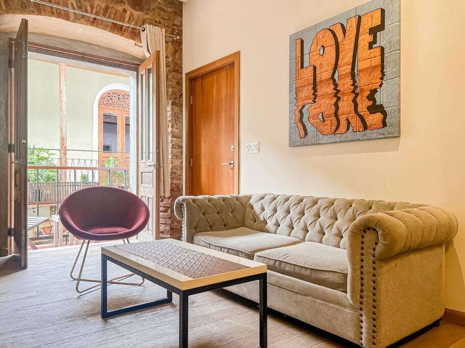 Balcony Life in The Heart of Casco Viejo view 5