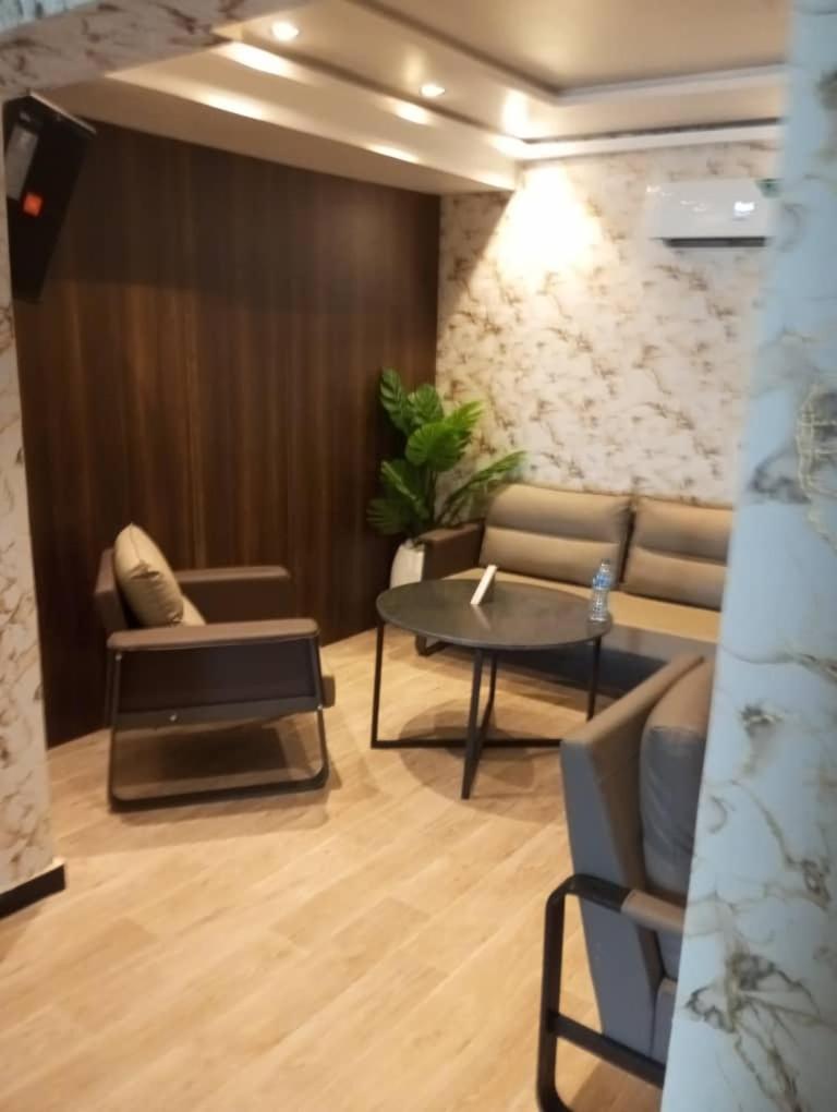 Enzo Apartments, Suites & Pods