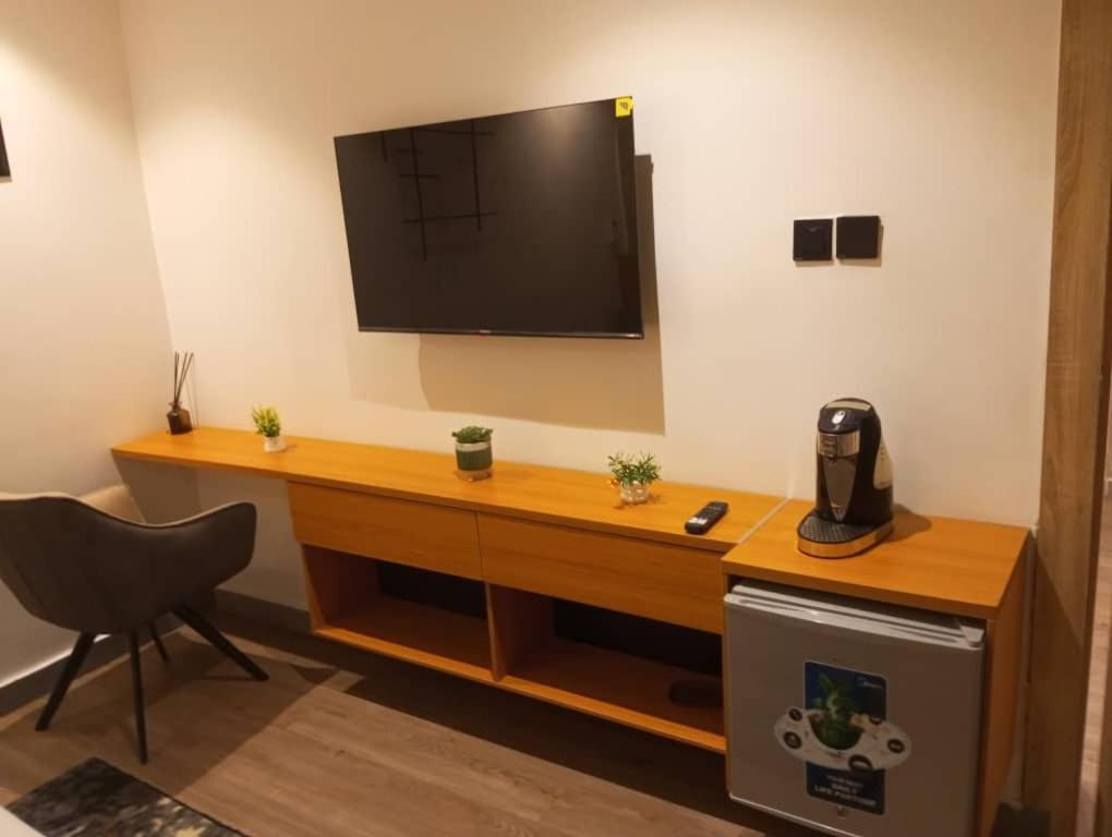 Enzo Apartments, Suites & Pods