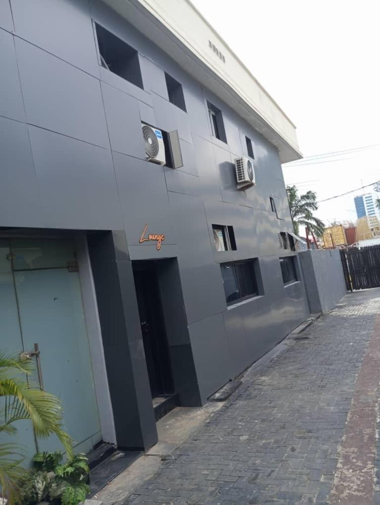 Enzo Apartments, Suites & Pods