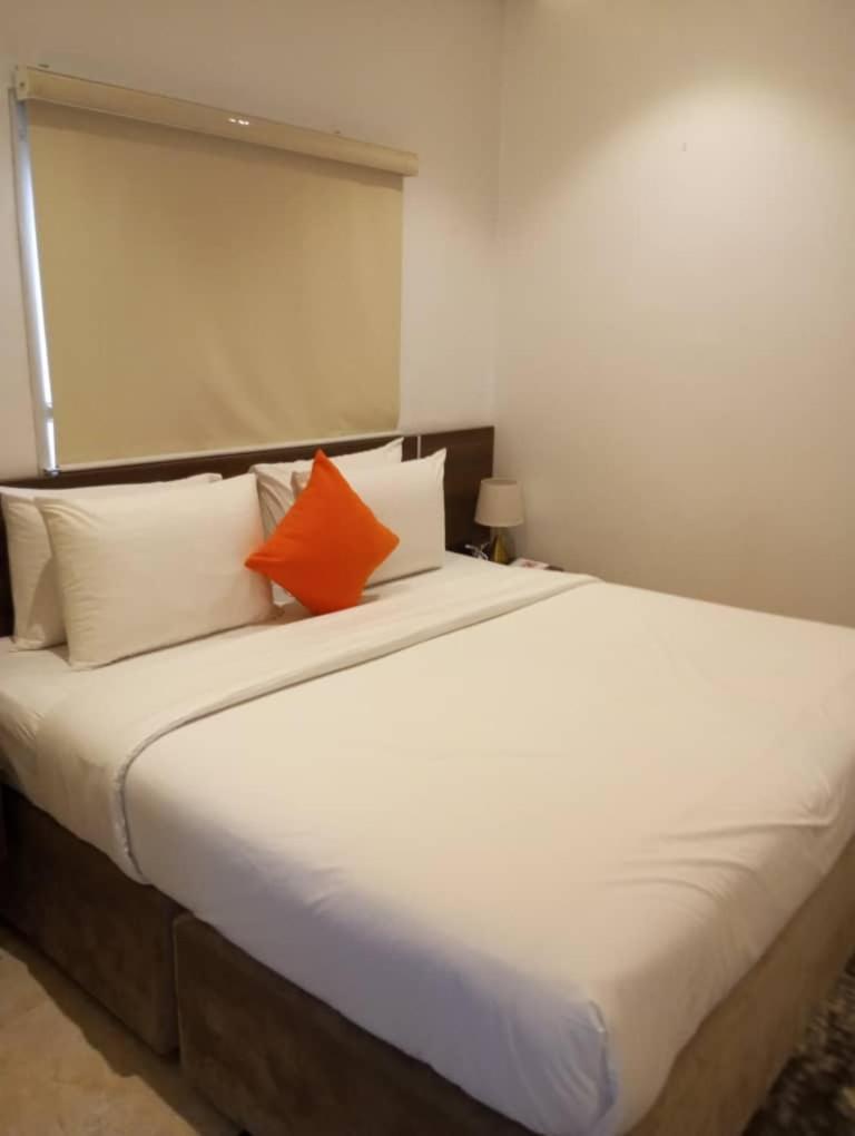 Enzo Apartments, Suites & Pods