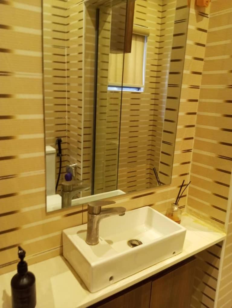 Enzo Apartments, Suites & Pods