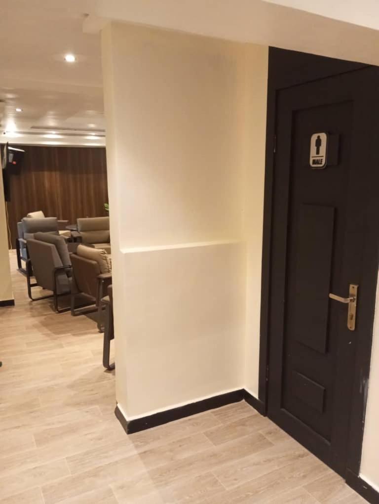 Enzo Apartments, Suites & Pods