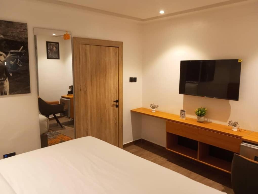 Enzo Apartments, Suites & Pods