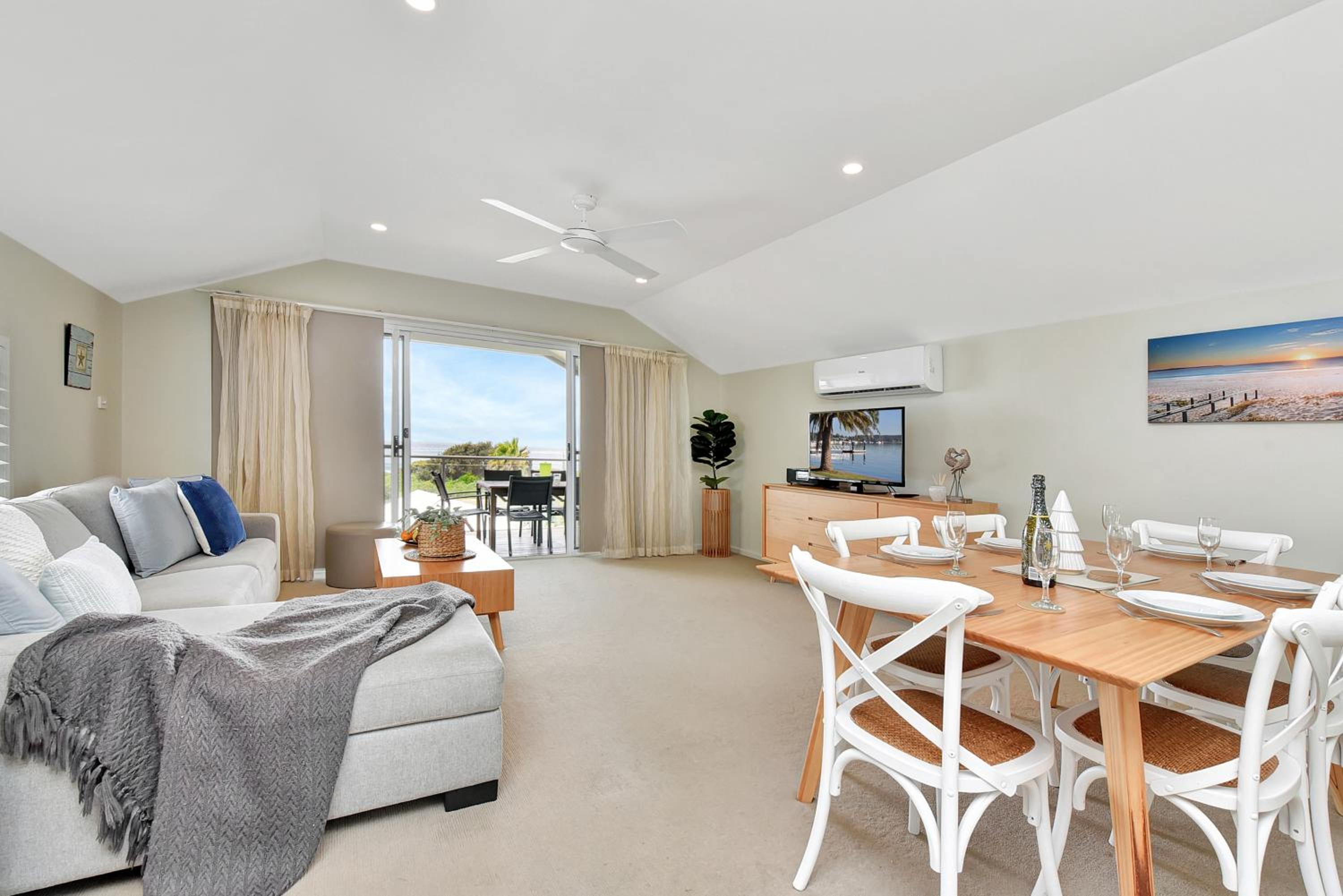 Caves Beach Villa Bombora