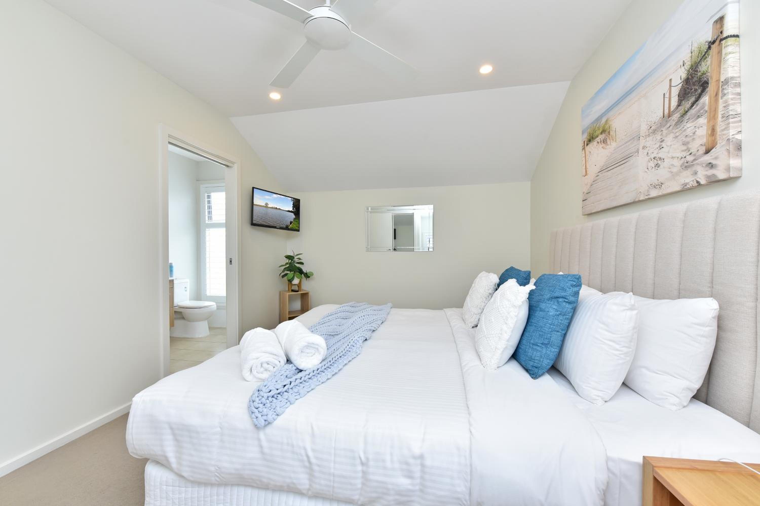Caves Beach Villa Bombora