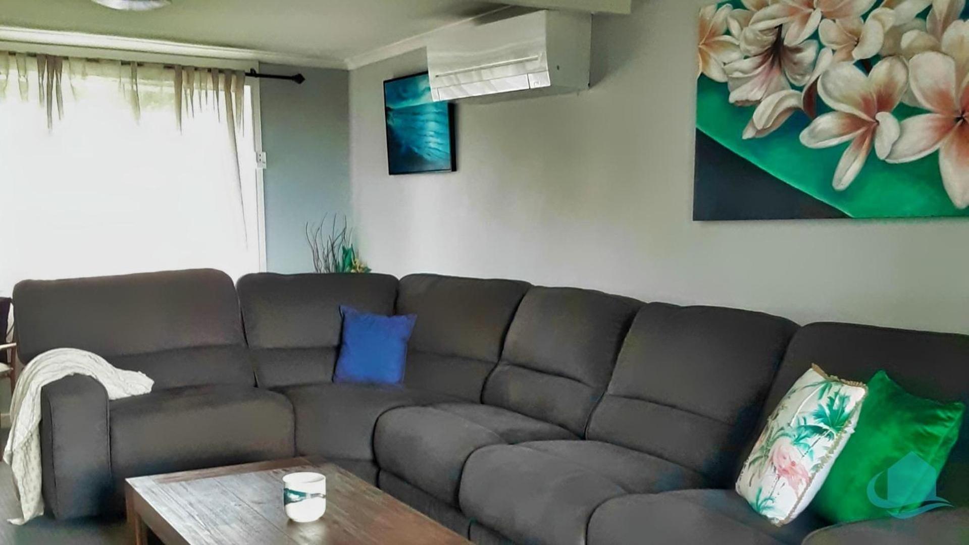 Bellavista Retreat - Upstairs 3-Bedroom Apartment