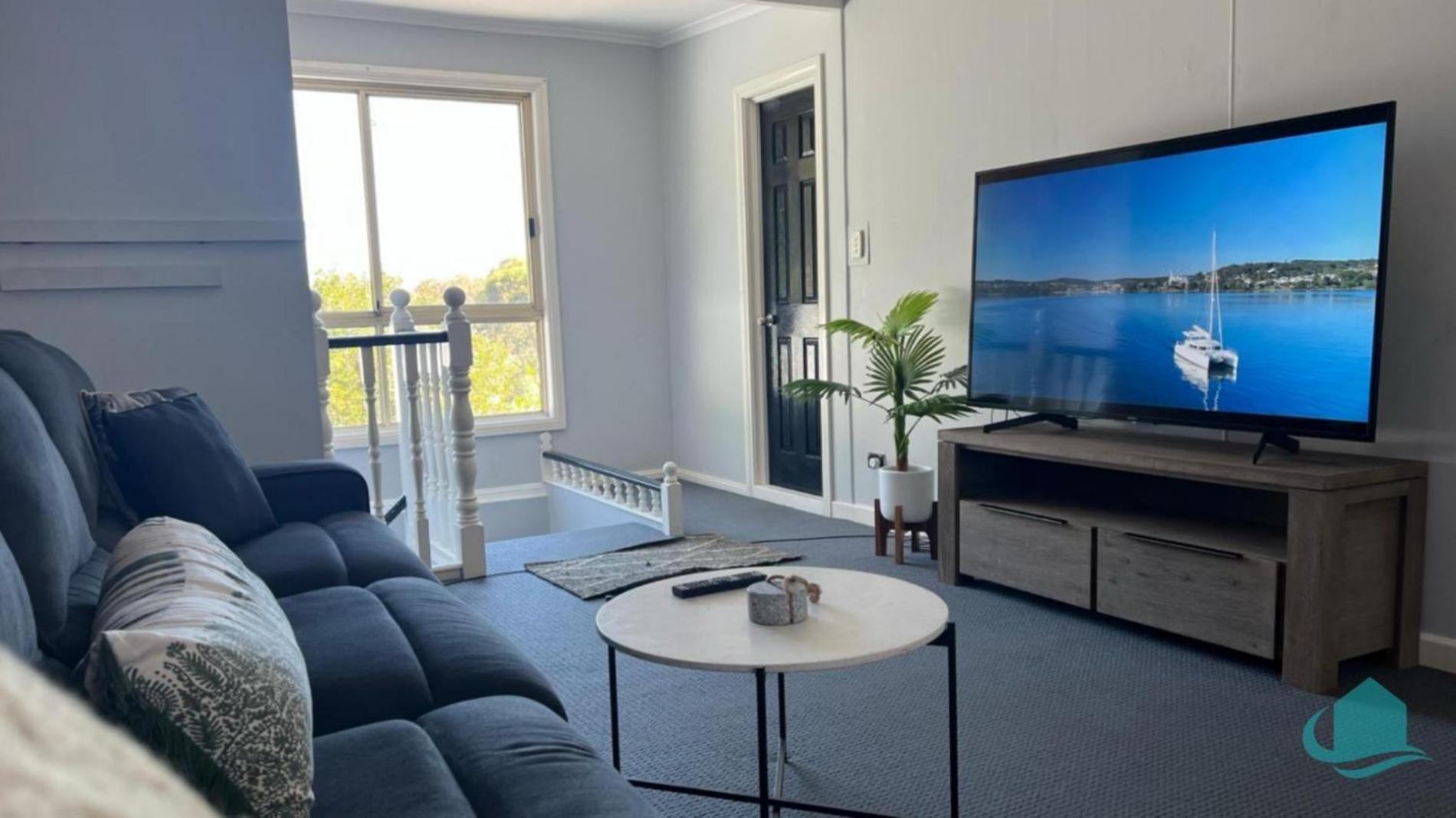 Bellavista Retreat - Upstairs 3-Bedroom Apartment