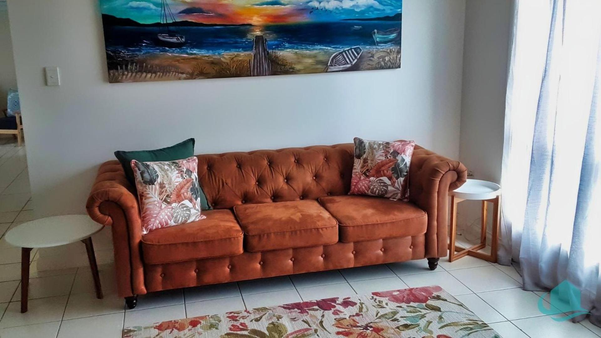 Bellavista Retreat - Upstairs 3-Bedroom Apartment