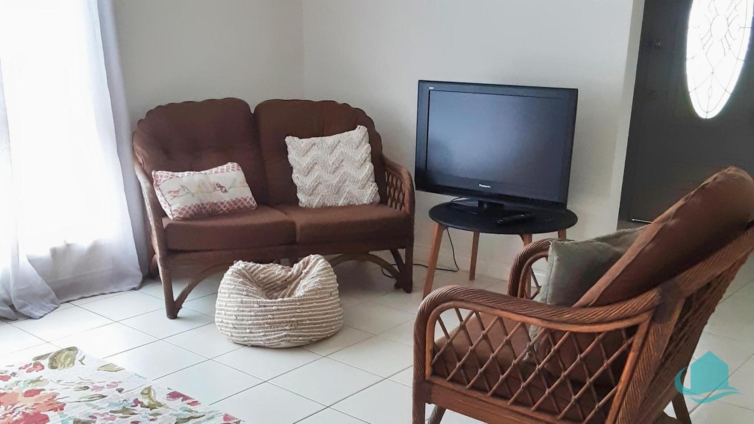 Bellavista Retreat - Upstairs 3-Bedroom Apartment
