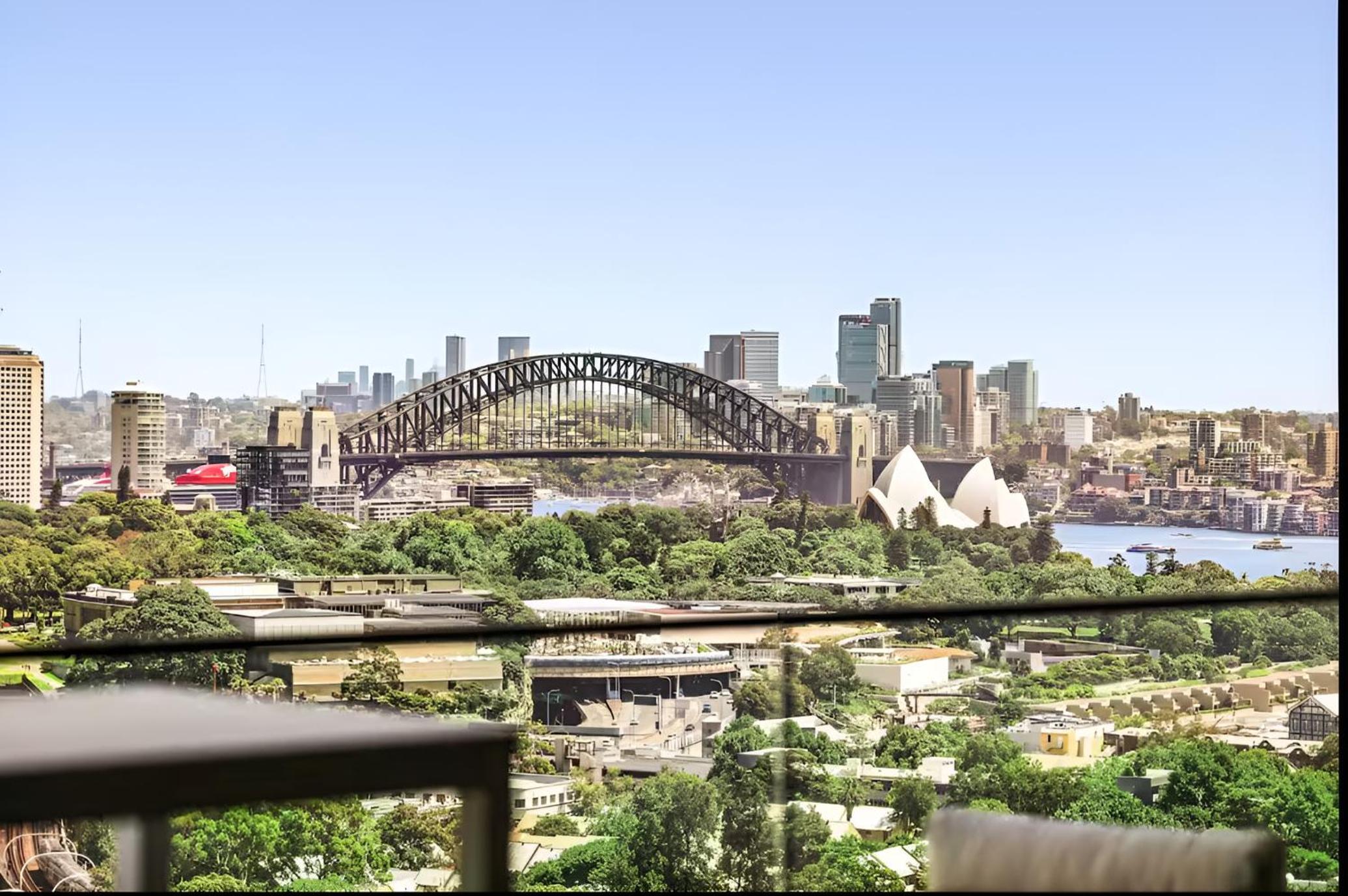 Stylish Double Storey Apt plus Harbour Bridge Views!