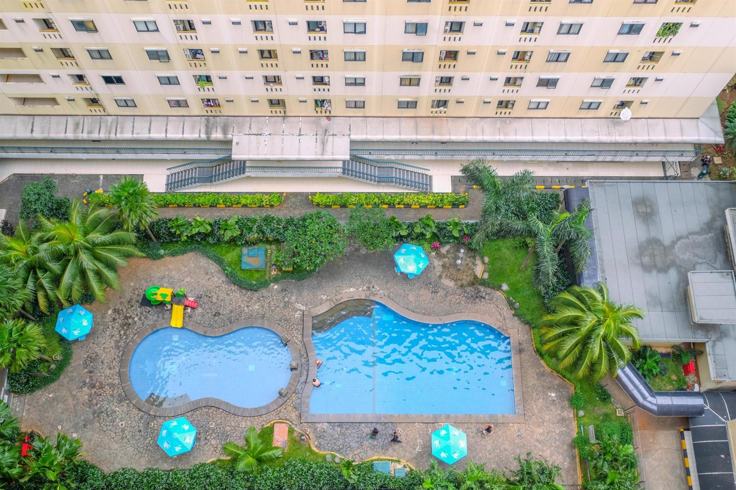 Nice and Modern 2BR at Kebagusan City Apartment By Travelio view 5