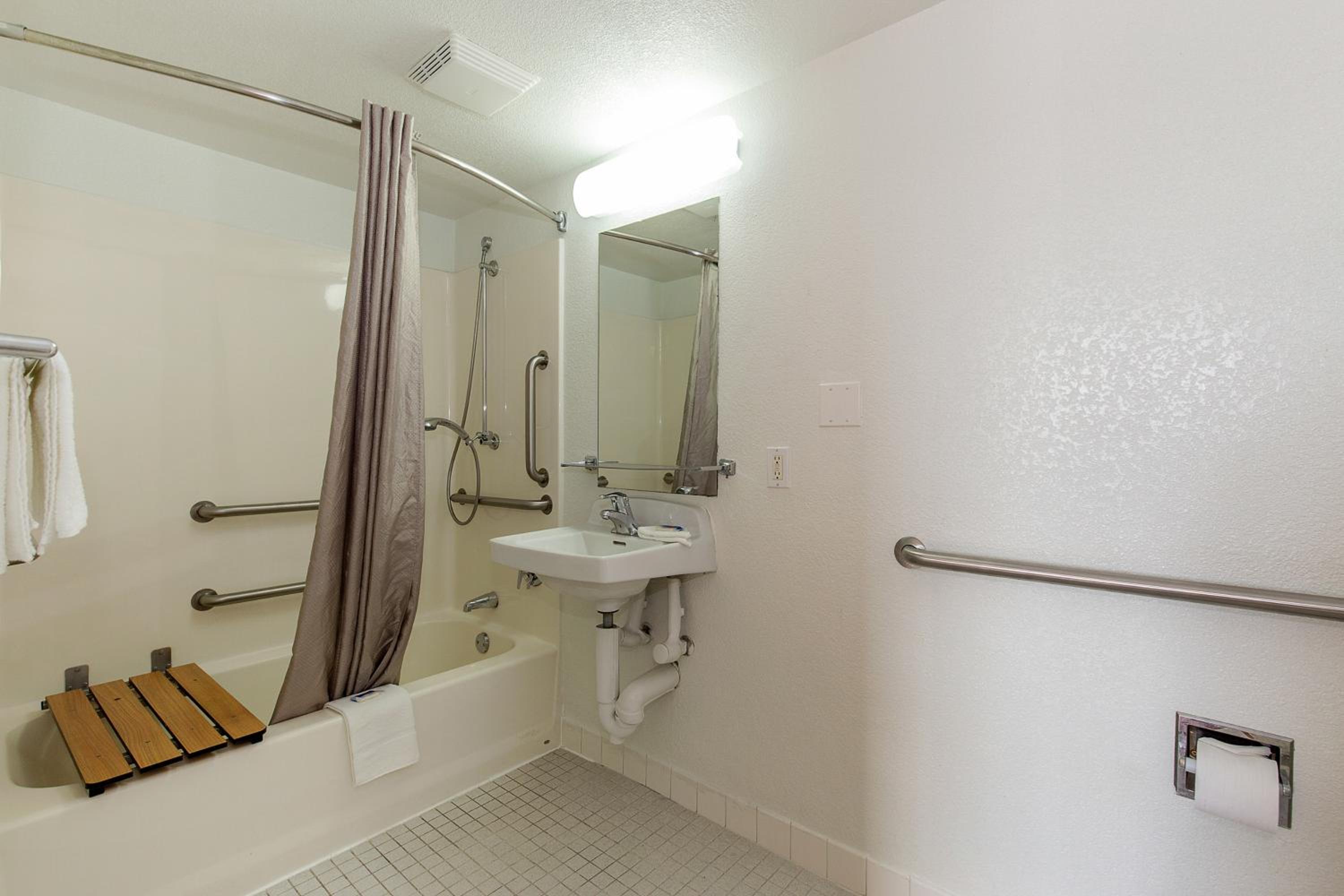 Hayward Vacations - Motel 6 Hayward, CA- Silicon Valley Gateway - Property Image 39
