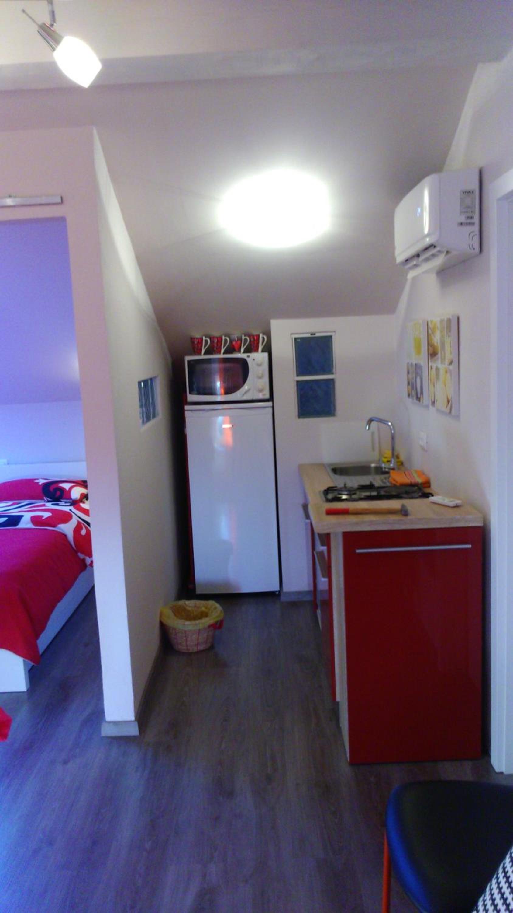 Orange Cube Apartment - Self check in - Free parking